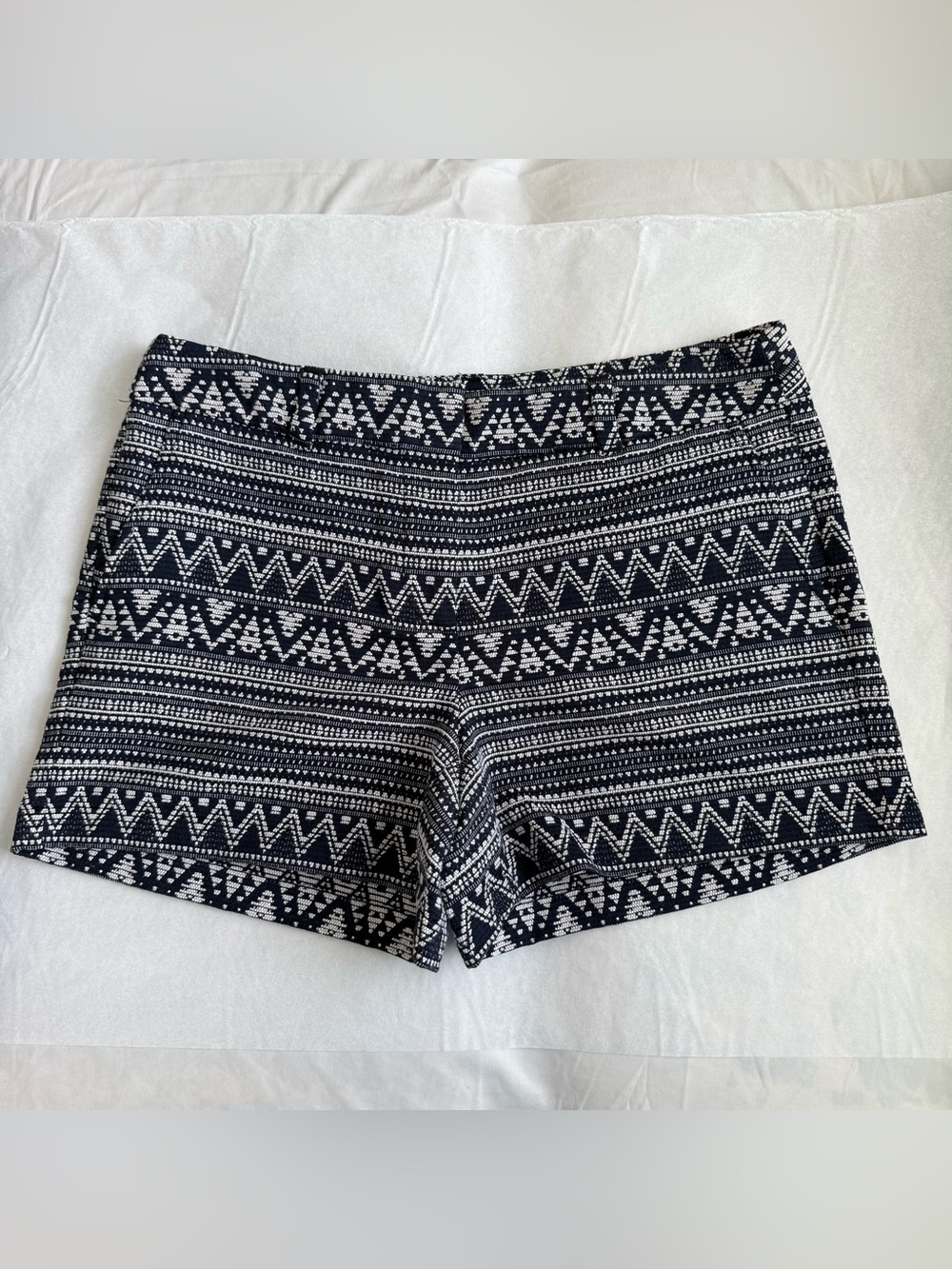 Loft Woven Aztec Shorts White Navy Geometric Pattern Women's Sz 6